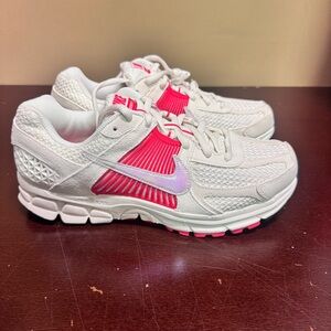 Nike Vomero Shoes in Light Gray and Bright Pink